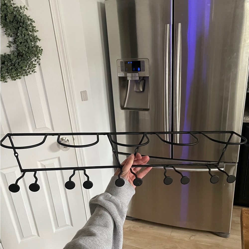 Wine bottle holder
